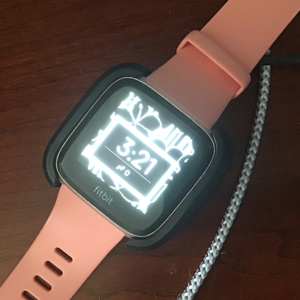 SOLD ❤️❤️Fitbit BBC Versa series 1 in mint condi